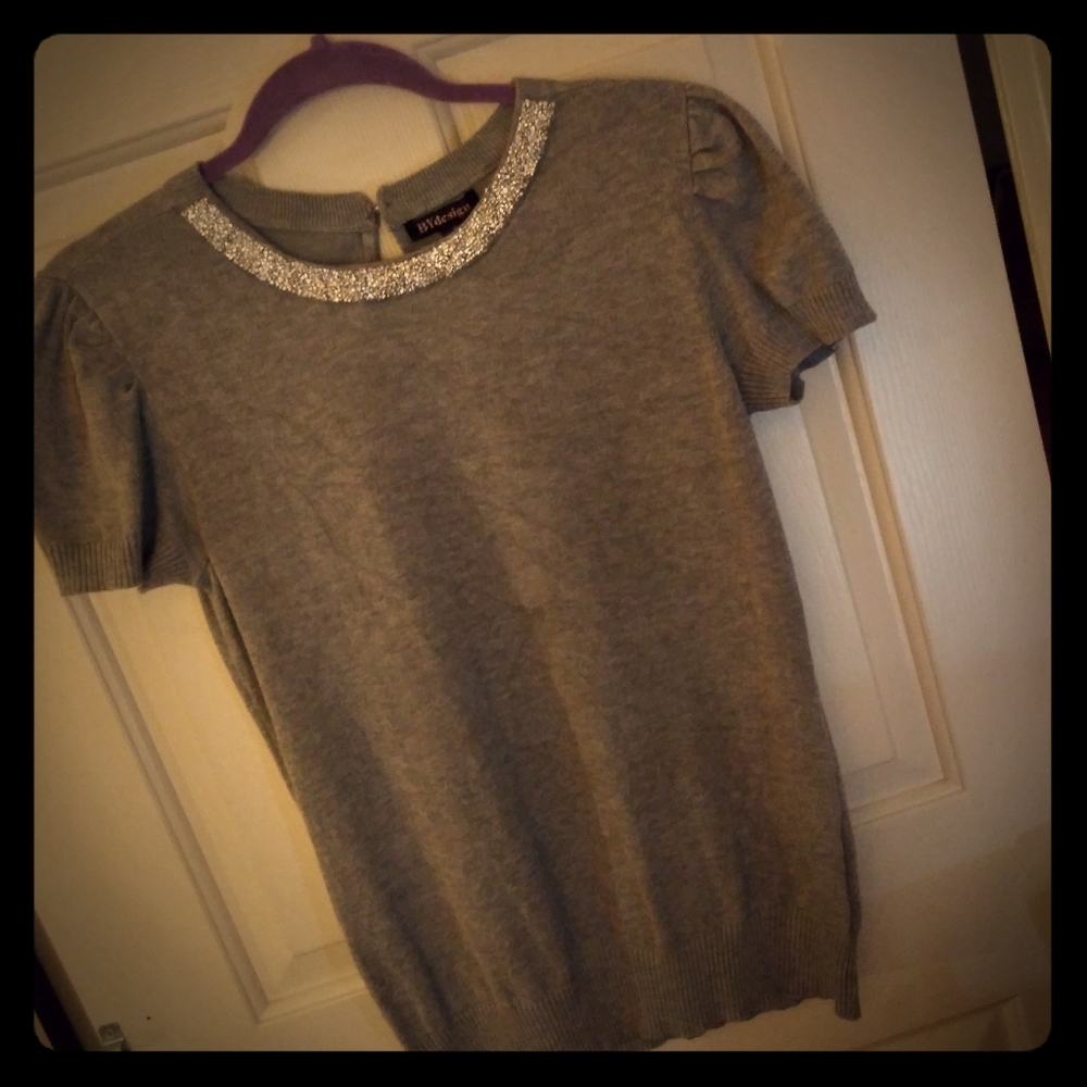 Grey sweater-like blouse